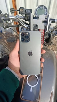 ايفون 12 برو ماكس ذاكرة 256 بطارية 81 جهاز نضيف شخط واحد مابي ووتر برو...