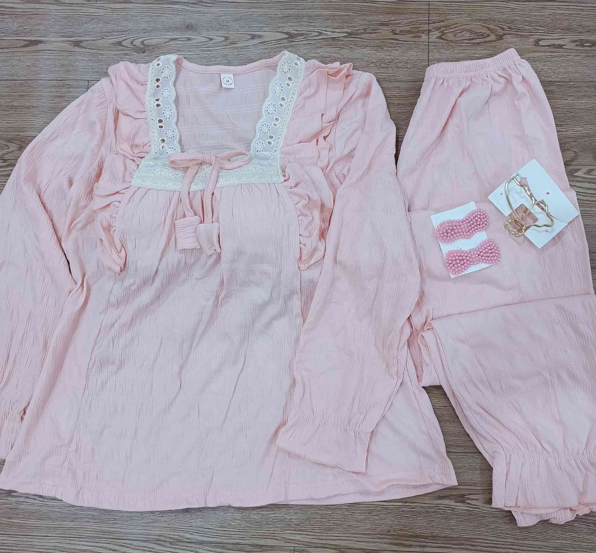 مرحباً عيوني متوفر بيجامات منزلية أنيقة وبااسعار مناسبة لطلب على الخاص او على الرقم***********
