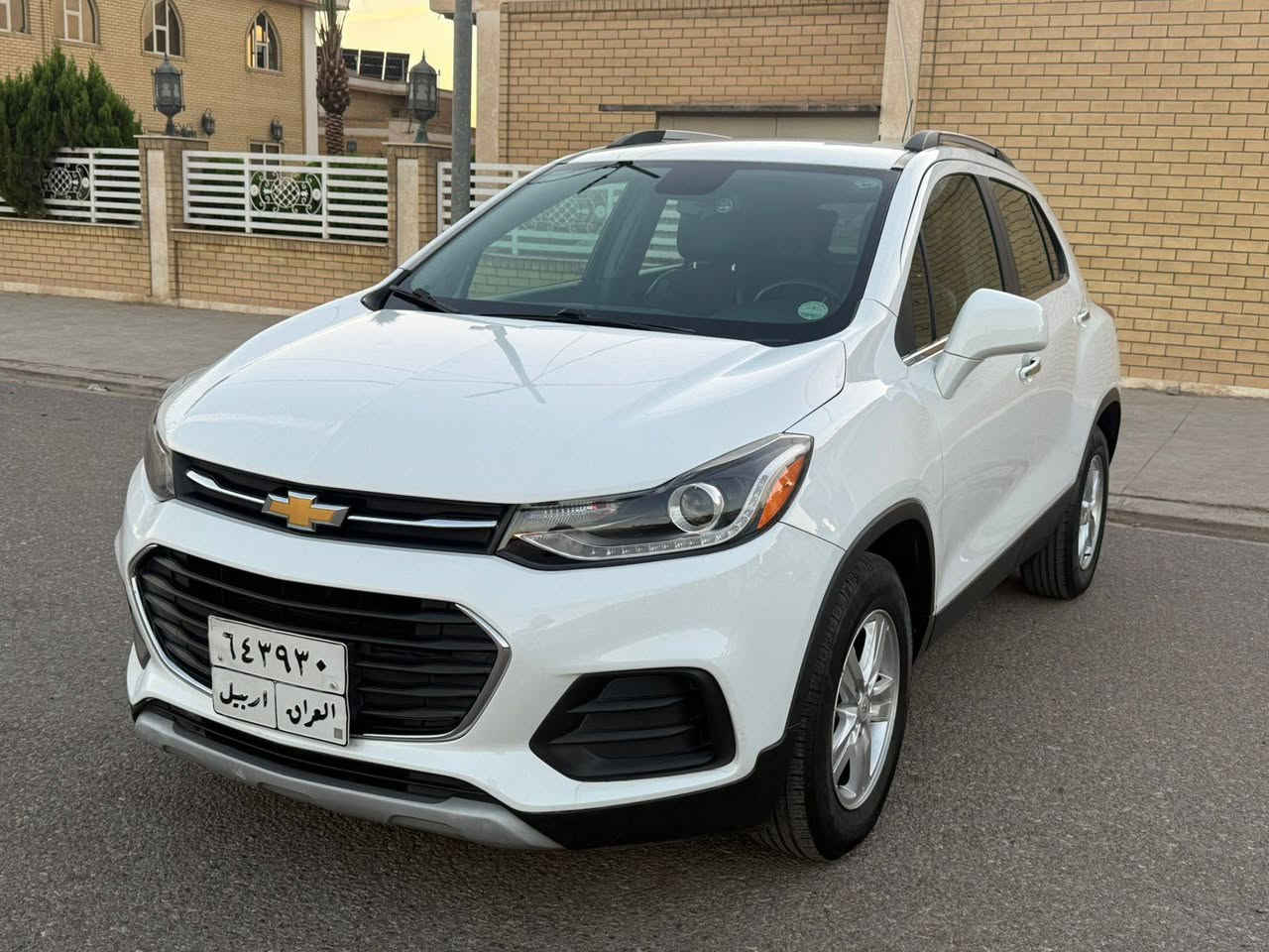 شوفرليت تراكس ٢٠١٩ي فول مواسه فات
سه يا ره كي زور جوان و خاوينه نمونه يه له جواني
به شه رتي  گيرو مه كينه و ته بريد و كاره باي 
١١٥ هه زار روشتيه به ناوي خومه و سه نه ويشي نوييه 
سه يا ره كه ٣ پارجه و شانه كي بوياغه بي ژوري 
پشت و بيش كه پس به شه رت 
ئيرباگيش به س شاني ته قيوه و سيسته م كرايته وه 
٤تا يه ي نوئي له بنه و پشت و بيشي تازه  توند كرايته وه 
پاتري و بانسيشي تازه يه 
موا سه فاته كاني ( به سمه . كوشين جلد. ته عديل سورعه . كوشين كاره باي . يه ده به سمه . لايت عه ده سه . لايت ئوتو . ده بل اكسل . abs . ئاوينه كاره باي . گيج الكتروني . شه غال . شاشه و كاميره بيلادي . هه نده ك مواسه فاتي تريش
شوين؛ هه ولير
سعر ؛95$ كه مه ك مه جال 
ره قه م شاصي ؛ KL7CJLSB7KB958289
📱؛ *********** أربيل, العراق
