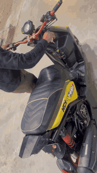 السلام عليكم
سكني جبلي 2013
لون اصفر واسود 💛🖤
ستيرن  رياضي kawasaki
يدات بريك TWPO
بكلايت R6
لايت ابيضّ واصفر  قوي 
دبل امامي Öhlins
جاملغ خلفي 
نوزل 8 زوف TMAX
باتري TMAX
كلجات رياض 
شلعةً ومعدل 
عداد كتروني
نكرة بكل وقت 
سماعات 🔊 داخل الصندوق جدن عاليات 
__________________________________________
⛽️بانزين فقط محسن 🩷
دهنً امزويل فقط 
——————————————————————————
للبيع 🛵

السعر  $(1300)
بي مجال قليل 

الاستفسار

 فقط واتساب ***********
 
مفتوح ***********

المكان حسينة الراشدية
