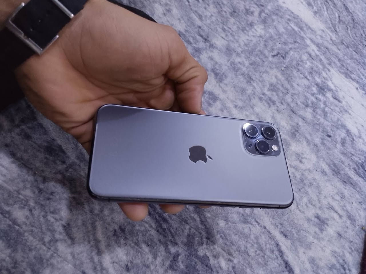 11 ابرو حييل نضيف 
ذاكره 256
بطاريه 78 
 فيس ايدي شغال
شاشه مبدل اصلي 
كامرات ، صوت ،سيم كله مكفول 
سعر 215
وتساب ***********
