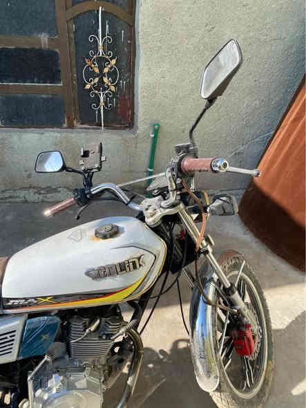 دراجه سونلنك موديل 25 
مصارلها 3 اشهر من نازله للشارع دراجه استخدام شخصي مال بيت وطلعات 

دهن كل 15 يوم ابدله نوعيه اصليه 

مراوس بدراجه اوتوماتيك او بيع ب750 ومجال قليل للشراي الجاد يراسلني خاص 
او واتساب 7710694757-

متواجد فيس وواتساب بغداد
