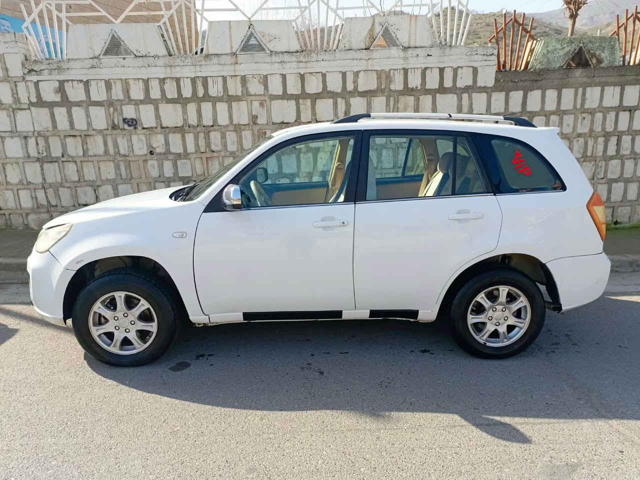 شیری تیگۆ ٢٠١٤ فوول مواسەفات
سلاید-کوشن(سارد-گەرم) فولل فوللە سەیارەکە
گیرو مەکینە بە شەری ١٠ فیتەر 
دەعم و لیدرای هیچ نیە 
هەنی شوختی هەیە 
ئەوەلیات بە شەرت رەقەم جنوب دخان, السليمانية


**إذا كنت صاحب هذا الإعلان وتريد حذفه لأي سبب، رجاءا أرسل رسالة إلى الدعم الفني**