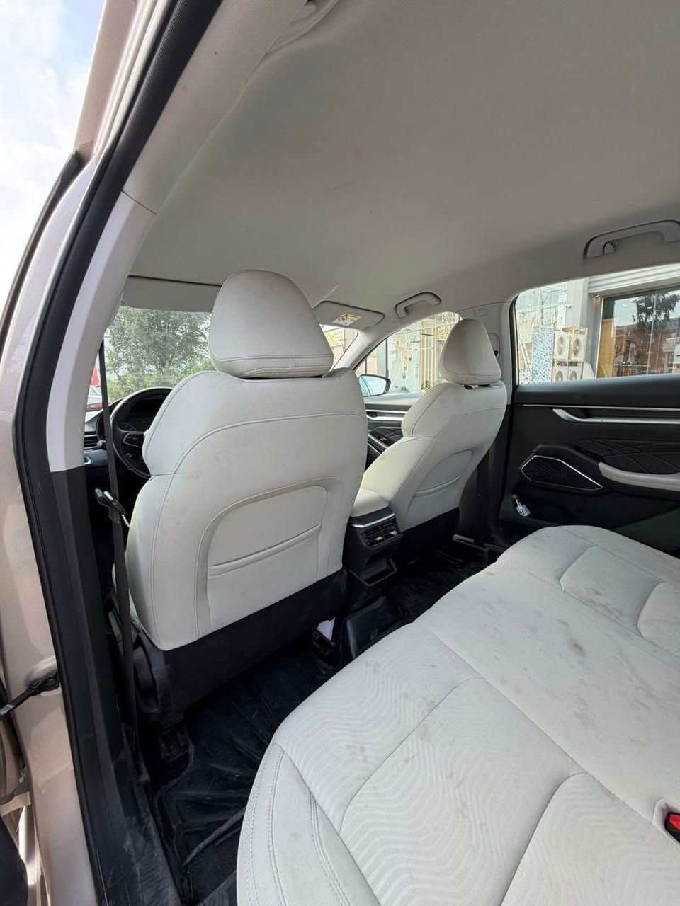 جيلي 2024 
رقم كاتي مع شهرين 
بي تعديل بارد باب السكن 
ماشيه 39 الف 
سعره 98 ورقه وبي مجال قليل
مكان السياره كركوك 
*********** كركوك, العراق
