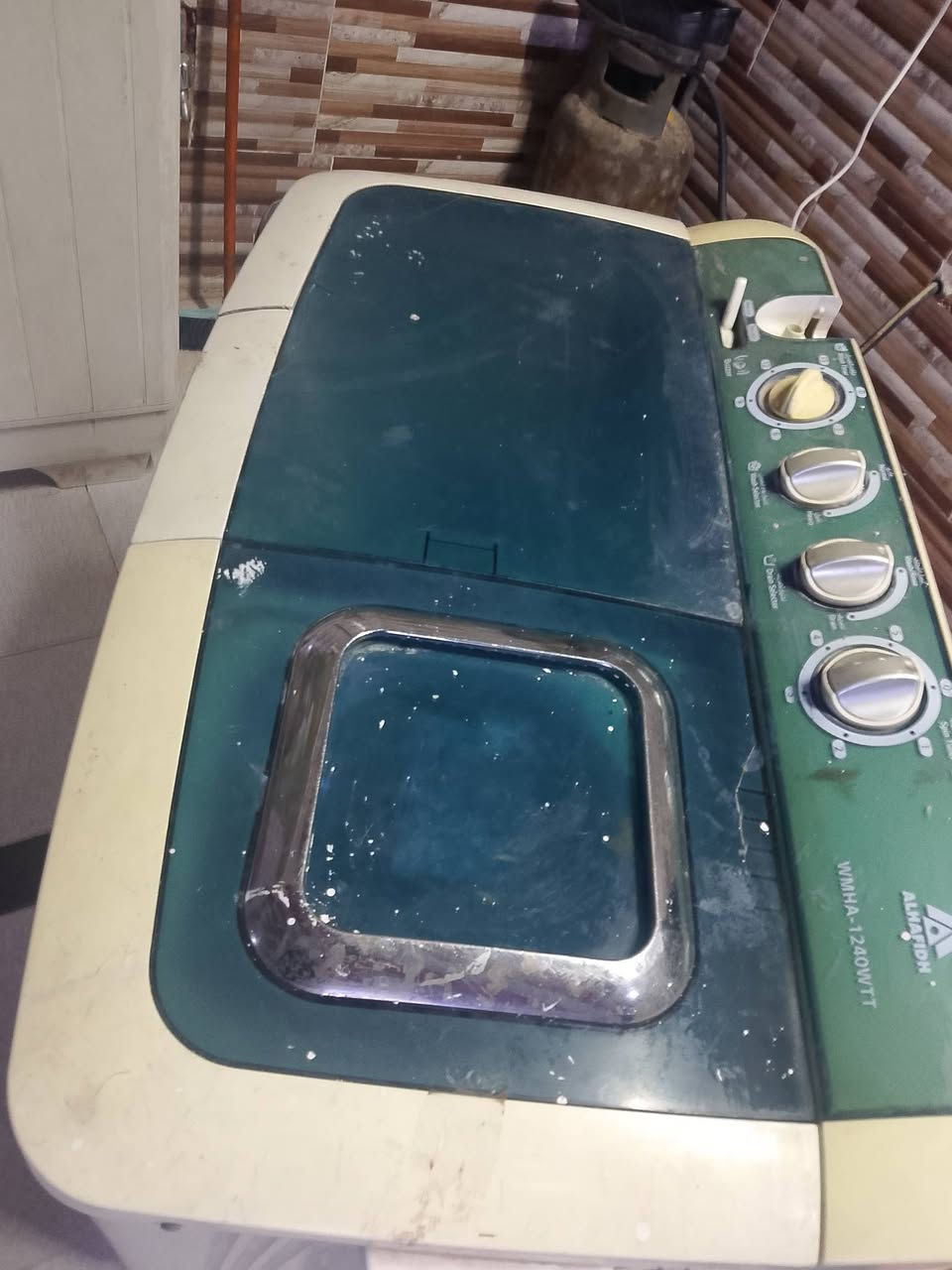 غسالة للبيع حجم كبير 60الف ***********
