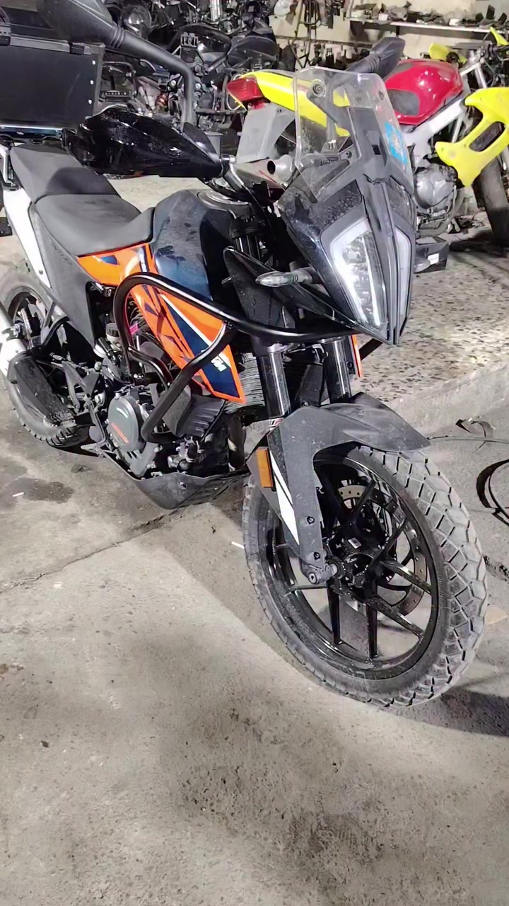 يالله  ktm ثنين وحده درع وسيبايه
وثانيه بس درع تابع المنشور فيديو وصور
ولهوندا كروم جميله أكملها وصورها الكم
اخوكم امين ياماها لتعديل وصيانه دراجات نارية
بغداد تاجي مصابيح ***********
