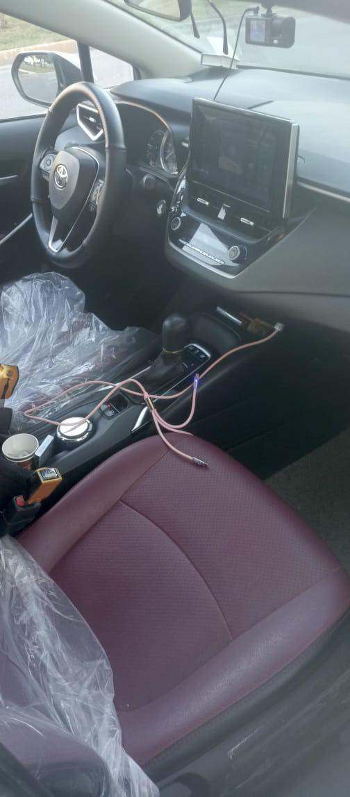 السلام عليكم
كورلا هايبرد موديل 23 
الوجبه الاولى العلامة الزركه 
السيارة مكفولة ماعدا رصعتين بس والباقي مكفول 
السيارة بعدها على وضع الشركة 
المواصفات فول 
بصمه 
فتحه 
رادار 
الداخل لونين جلد 
السيارة ماشية 35 
السعر 147$ وبي مجال قليل 
رقم وهزه جديد بااسمي تحويل ثاني يوم  
للاستفسار اكثر اتصل ع الرقم 
***********
