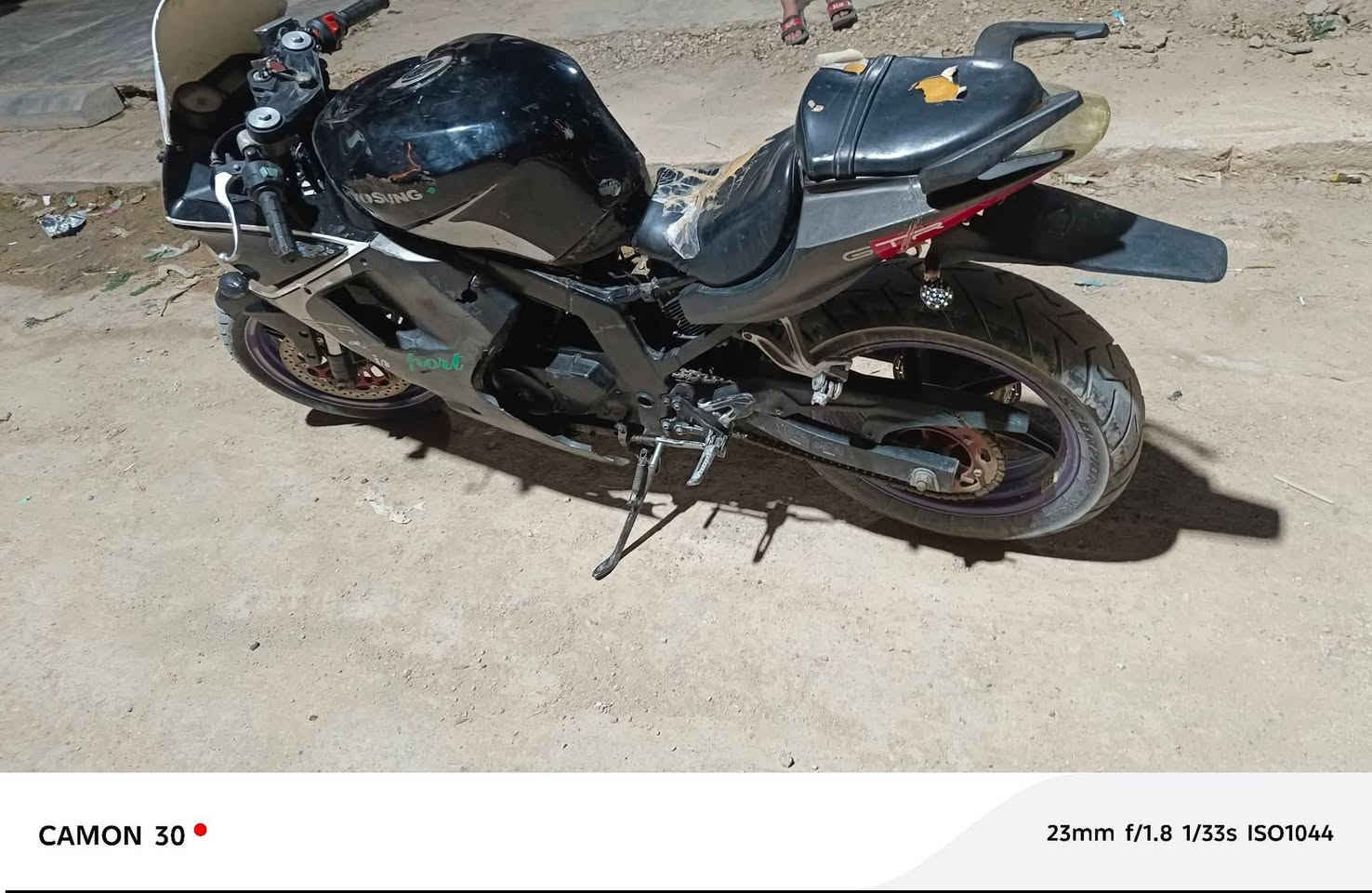 ه سلام عليكم للبيع او مراس هاي سونك ربع مكينه 250 تبريد دهن مو نضامه يطغ ادراجه ابيعه عله حالته واكفه نوزل مكان هيت الرقم ***********
