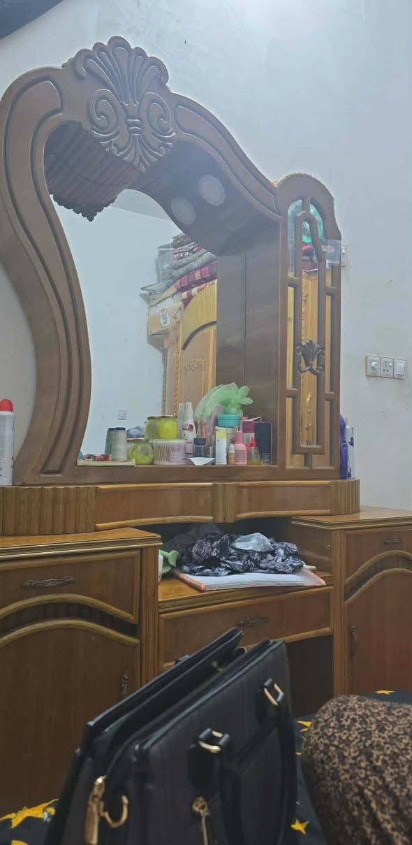 غرفه اخشاب صاج عراقي كامله مع ملحقات  السعر المطلوب ٥٥٠ وبيها مجال  استفسار *********** كربلاء, العراق
