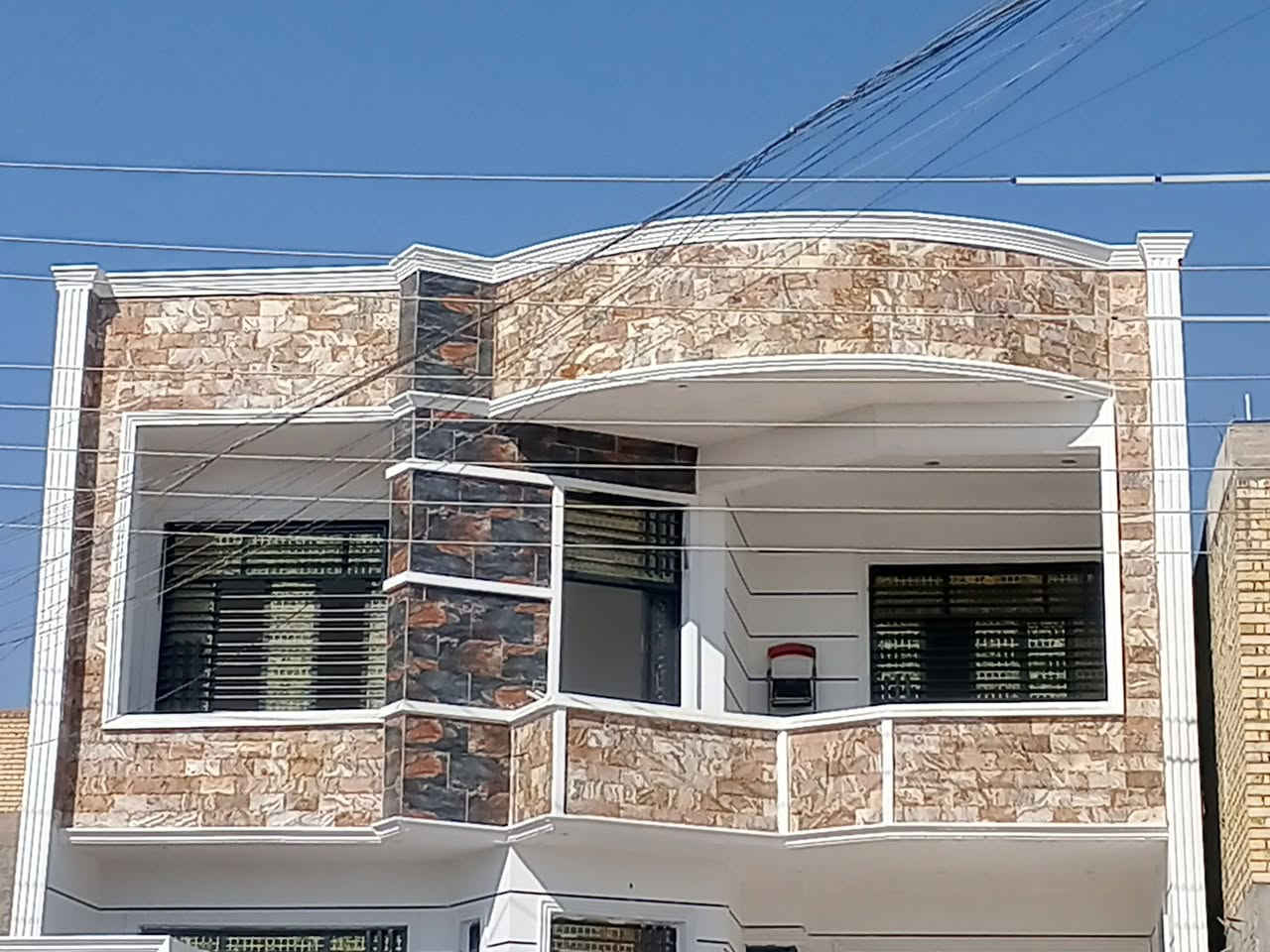 بيت للبيع مساحه 200/متر
بل حي الجامعي بلسايدي مال الفرن
مقابيل الساحه بناء 2025 بعده غير مسكون 
البناء قاطين كامل 6 غرف حمامات 3استقبال مطبخ حار بارد واجهيه مرمر /اتصل على رقم ***********
