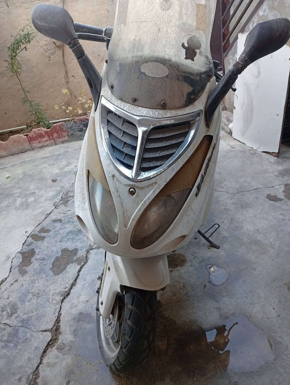 يوبين  حجم 130شغال محرك  نظيف سعر 175
***********
