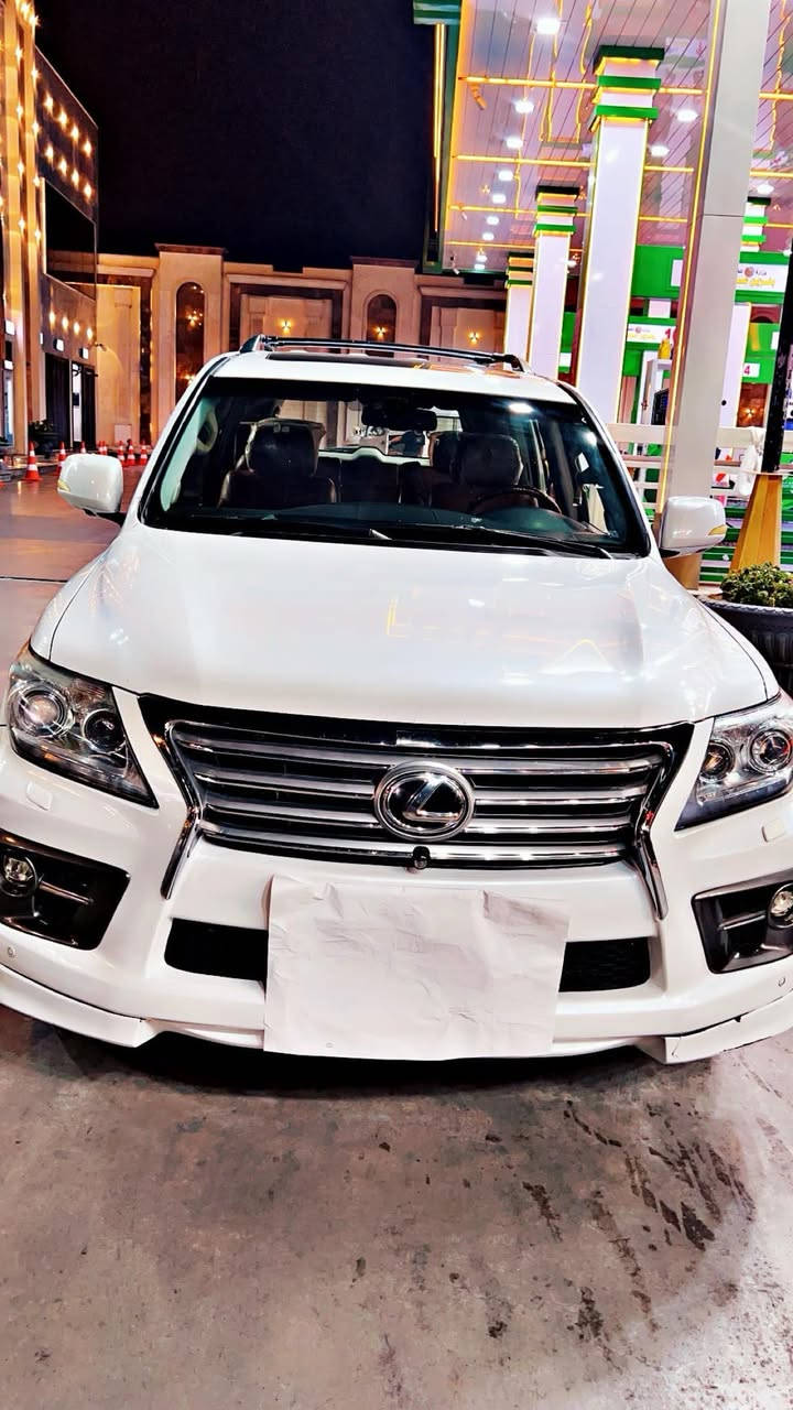 سلام عليكم من رخصه الادمن 
لكزز موديل 2011 محدث دعاميات 2015
رقم بغداد 
بيها قطعه جاملغ وشبر صبغ بالباب
الاستفسار  ***********
وشكراً
