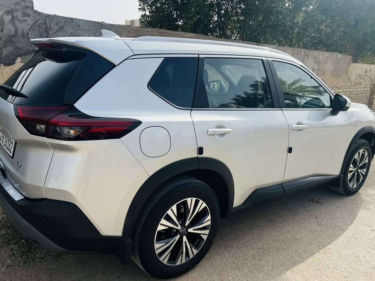 السلام عليكم
نيسان روج موديل 2023
لون سلفر رقم اربيل 
ماشية 28 ميل
مواصفات sv بلاس 
بانوراما 
كشنات جلد بصمة ابواب 
كشن تحكم تدفئة 
شفتات بلستيرن
دخول ذكي 
قيادة ذاتية
اوتو هولد توقف ذاتي 
اشاير داخل المري 
صندوق شفط 
ضرر جاملغ ومبدل نفس اللون 
والبنيد بي صبغ مو كلة 
السيارة ولا كلوب بيهة مشتغل ماناقصهة اي شي
السعر 170 بي مجال
ديالى شهربان 
***********
