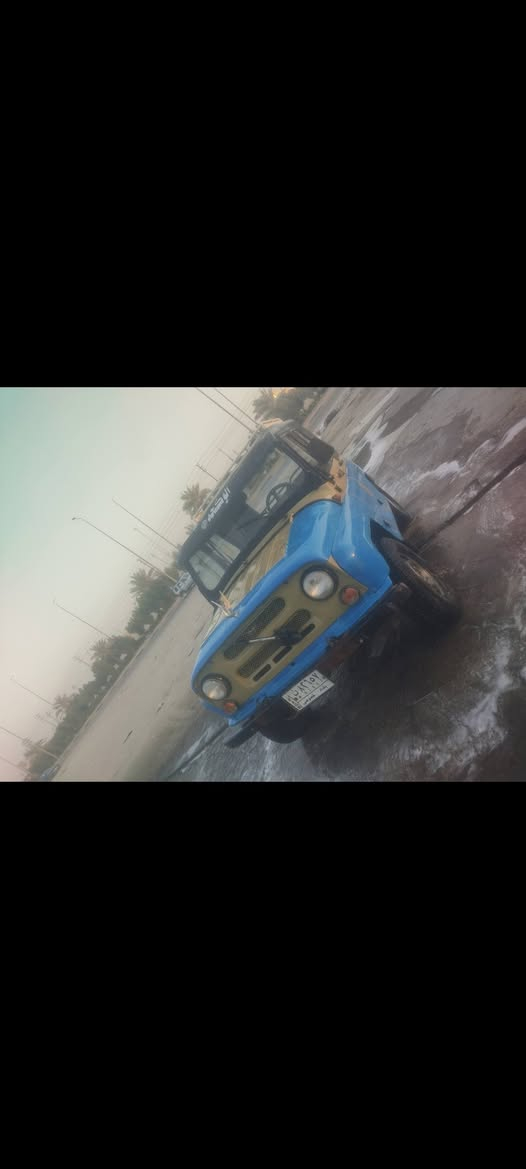 سيارة 2005 شاصي وكير مكفول مكينه بيها تبخير مكينه فيفيتي فيشة وحدة بدي ولحواض بعد بزفتهن جديد سعر خمس ملاين وربع وبيها مجال قليل حك جية المكان البصرة الزبير ***********          5250
