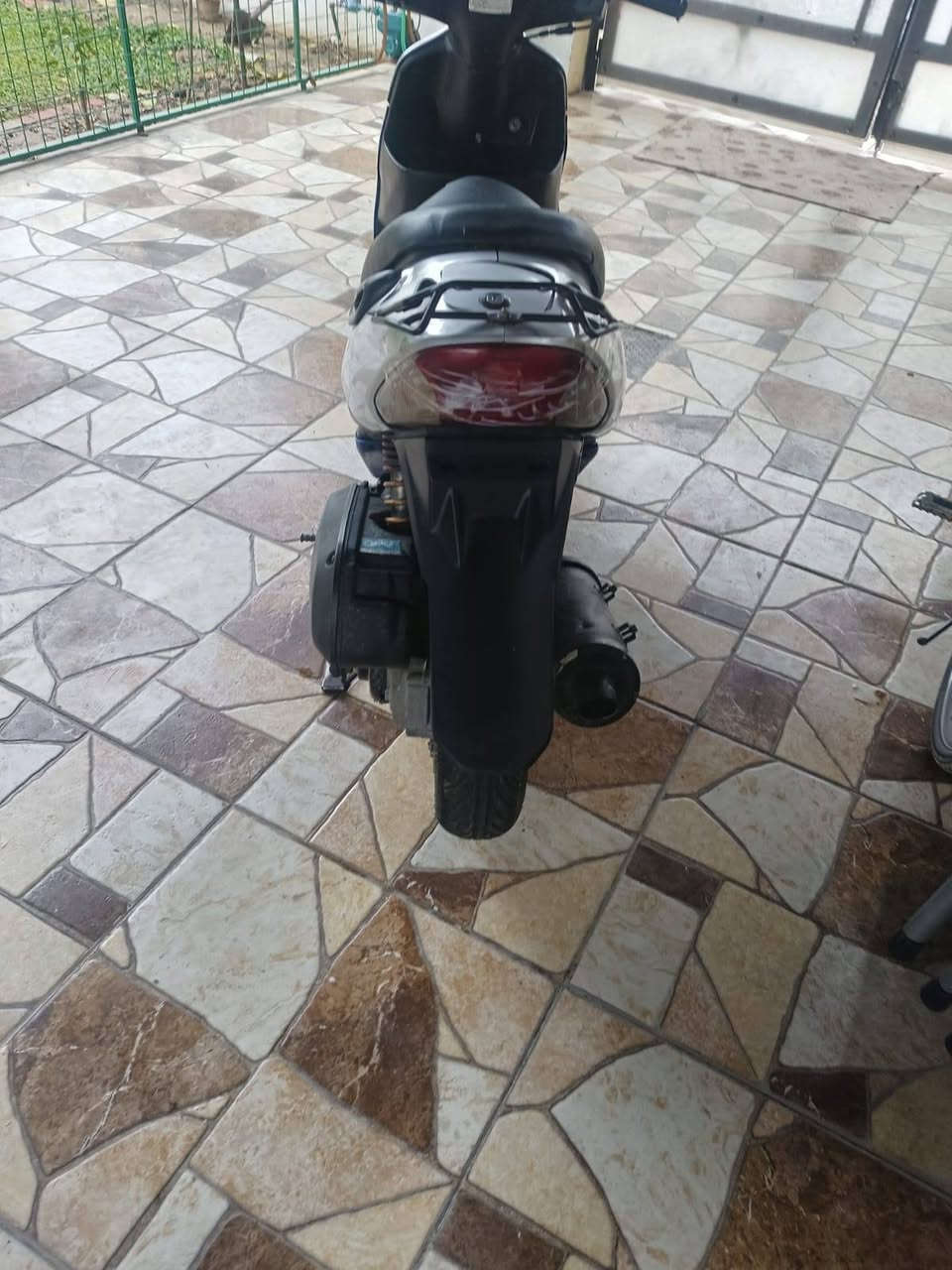 سلام عليكم
دراجة سوزوكي للبيع 

النضافة 90%المحرك 

مفتوح المكان اربيل 

السعر 300الف وبيهة مجال للشراي رقمي ***********.
