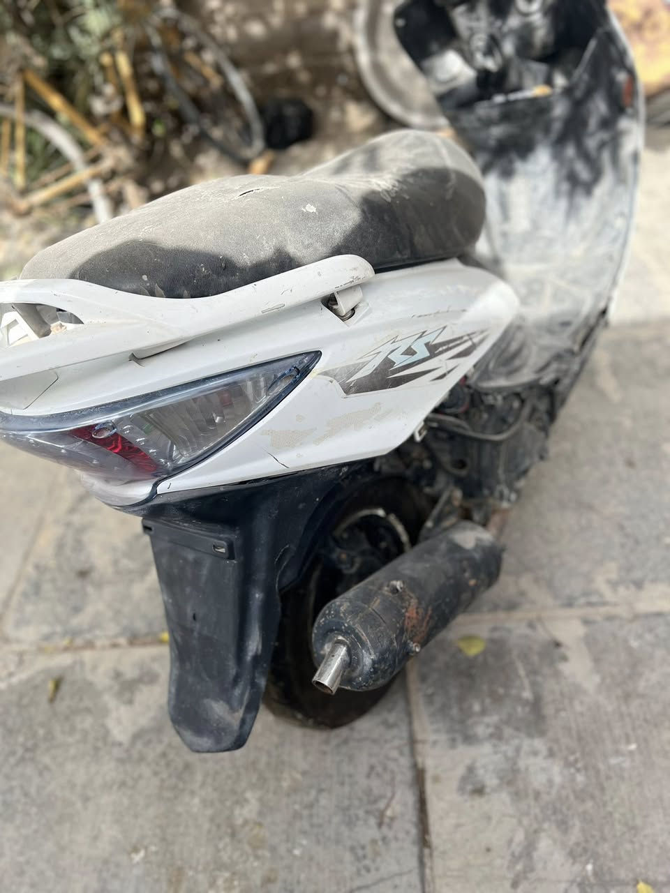 كامكوً جي فور للبيع الزنجيل مگطوم والهندر كذالك شغاله سلف بس لان الزنجيل مگطوم ماتدير ب٢٠٠ وبيها مجال ***********
