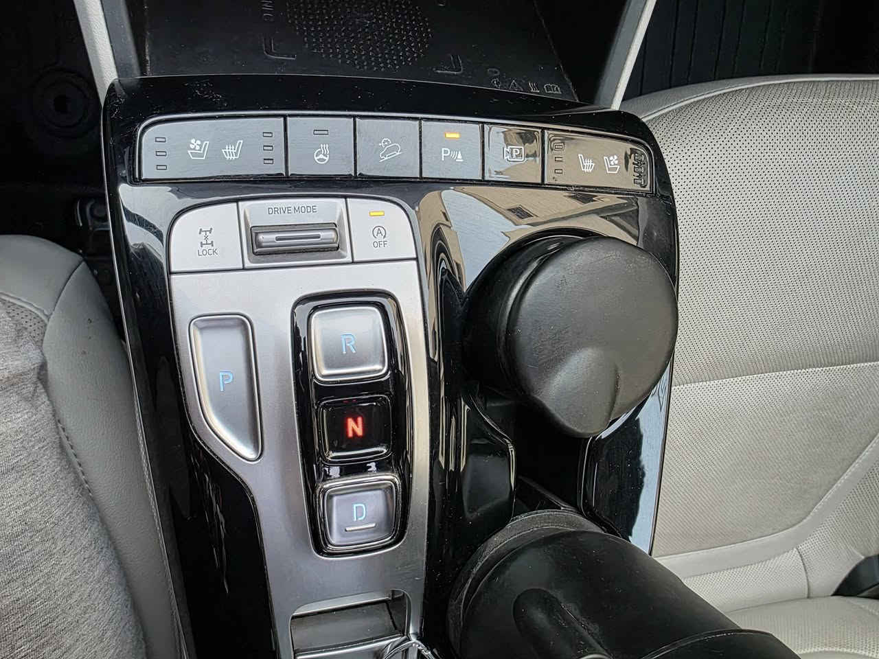 هونداي توسان موديل 2024 
ماشيه 22 الف ميل
رقم بغداد انكليزي
فوول السياره اخر حبه 
بصمه تشغيل عن بعد 
دخول لمس 
قفل لمس 
الجنطه الخلفيه كهرباء بصمه
تتحرك السياره بالبصمه 
داخل جلد ابيض 
 كشن كهرباء  مع خزن وضعيات الجلوس 
كشنات تدفئه وتبريد
الستيرن تدفئه
شاشه ابل كار بلي منافذ شحن وشحن لاسلكي
كامرات 360
رادار 360
رادار بالمري
مري تحكم كهرباء
تنبيه خروج من المسار 
توقف ذاتي امامي وخلف
بانوراما 
نظام فور ويل ذكي
كير محرك تبريد تخم تاير صدر  بحاله ممتازه جدا
السياره جديده جدا 
حادث السياره فقط بنيد مبدل
 راديترات بلاديه مال شركه ماتبدلت والدعاميه نفسها تصلحت 
السعر 22 الف وبي مجال 
العنوان بغداد حي القادسيه 
للاتصال ***********
