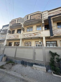 بيت للبيع في حي الجامعة بغداد  مساحة 50 متر تحتوي على صاله ومطبخ وحمام...