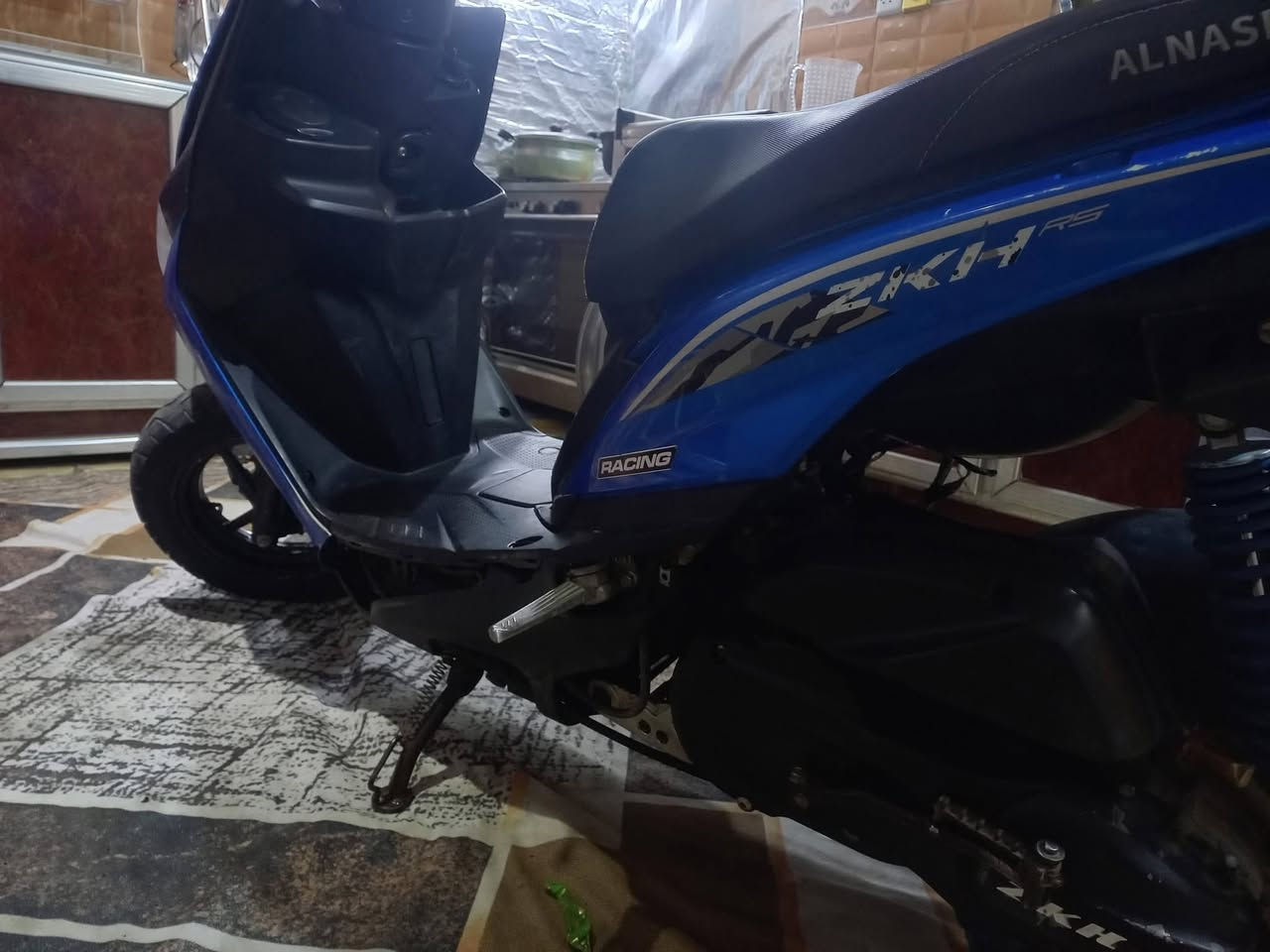 السلام عليكم دراجه نوع ياماها ياباني مال رمبه صارلها شهر من نزلت من الحاويه محرك 125cc،سرعتها 120 محرك الدراجه وشلعتها فول، الدراجه نزلت من الحاويه انكسر البكلايت الخلفي، الدراجه ماماشيه اقرا العداد كفاله عامه بوشه٥٥ بلاديه البوشه 
المكان كربلاء الحر قرب مدينة العاب نوارس ***********بي اتصال خط وواتساب والخاص مفتوح السعر500وبيها مجال
