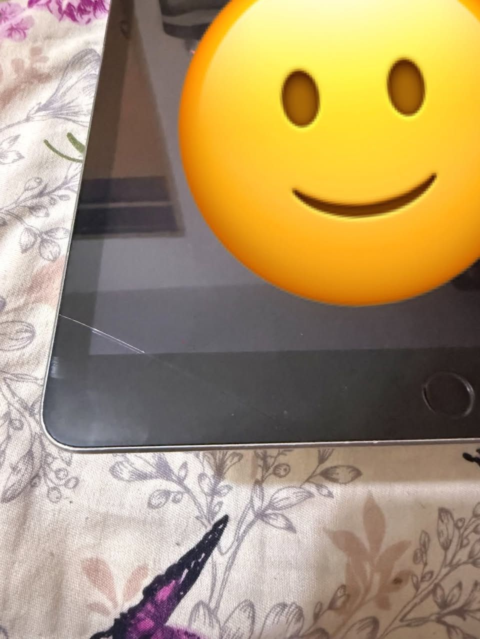 ايباد آبل الجيل السابع
ذاكره 32 بي فطر خفيف بالشاشة مامأثر ابدا ع الاستخدام 
السعر 90 الف التواصل ع الرقم متوفر واتس ***********
