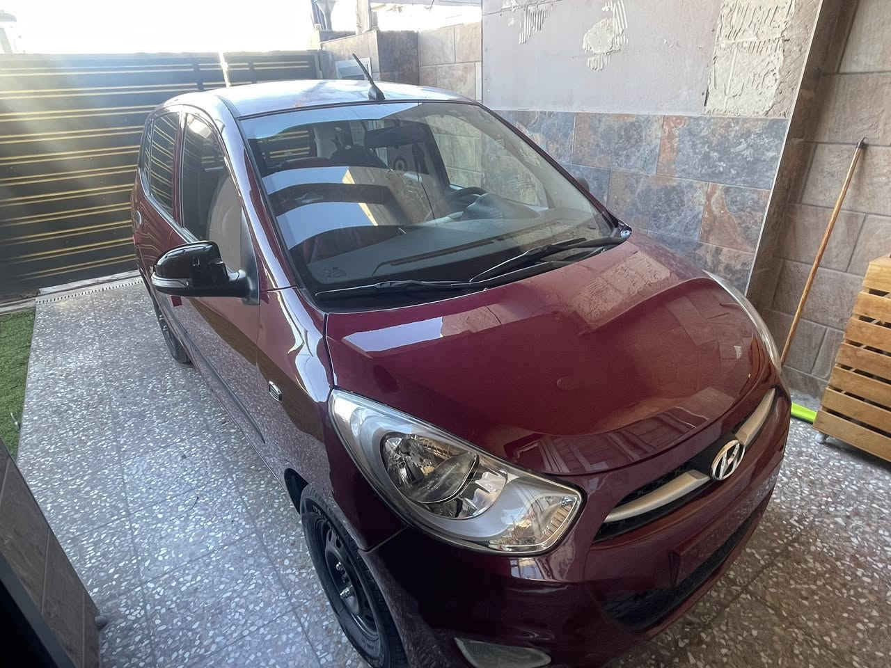 السلام عليكم سيارة هونداي i10 موديل ٢٠١٦بيها ٣ قطع صبغ جاملغ وبنيد وباب خلفي البنيد اثر جراد والباقي طخطخات سيارة جديدة على ايدنة غرامات صفر سنوية ولوحات جدد بسم اهلي تحويل مباشر سعر ٨٨ ورقة ***********
