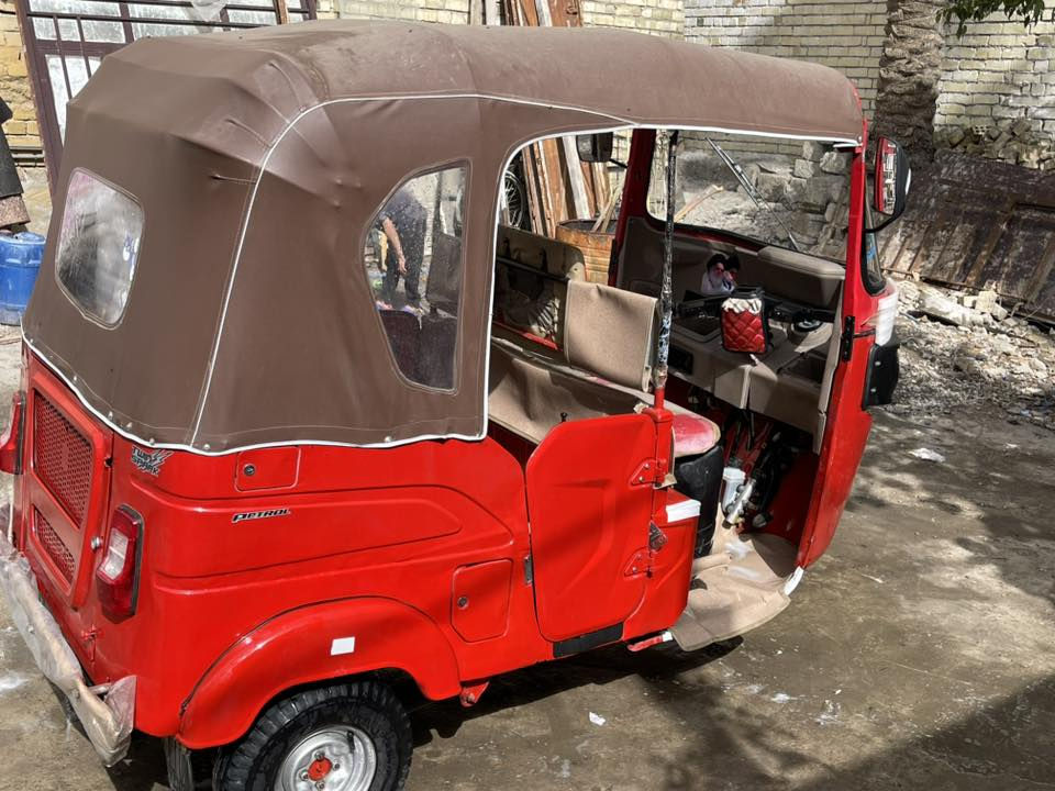 السلام عليكم تكتك موديل 2022شهر11 مرقمه رقم وسنويه رقم بصره مشروع وطني دوشمه كوستر تخم تايرات جديد مكينه مكفوله فقط ضربه في الصفحه ومعمره وتكتك خير من الله من ايدك الشارع مكان بغداد رقم الهاتف ***********السعر 8500
