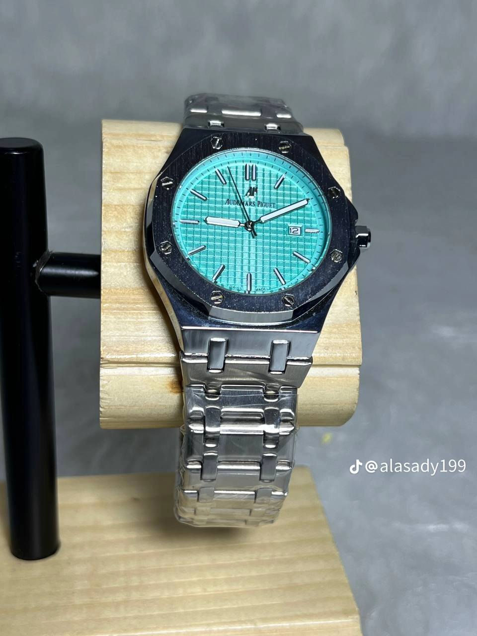 ⌚ لا تفوتك الفرصة 🔥
ساعات أصلية وجودة تضمنها 💯
تتحمل الاستخدام + ضد الكسر والخدش 🛡️
ستايل مرتب يليق بيك 😎✨
والسعر؟ ولا أحلى 💸🔥 + توصيل سريع لباب بيتك 🚚💨

"ستايل يخبل ويا كل حركة 😎💎"

احجز هسه قبل ما تخلص الكمية! 📩
***********
