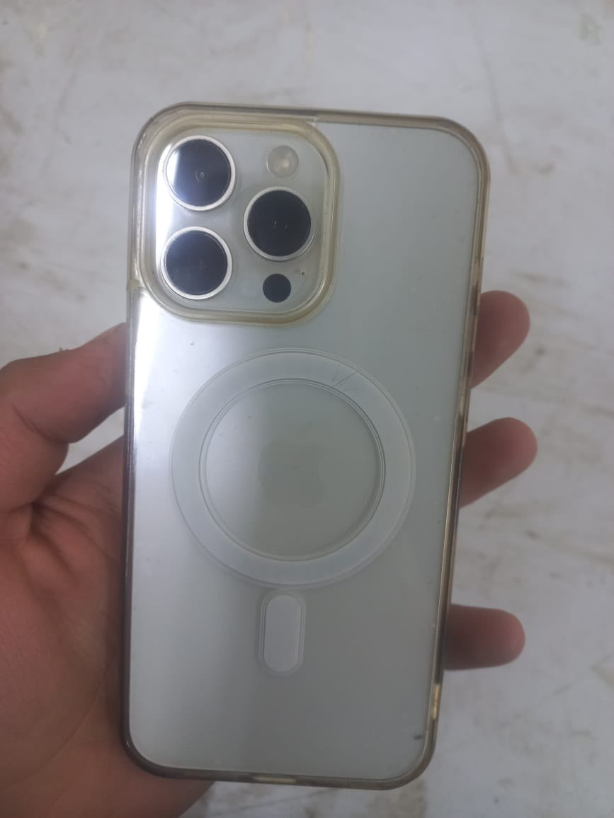 آيفون 15برو ماكس لون أبيض مميز ذاكره 256 بطاريه 90 كامل ملحقات نموذج m سعره 1075 وبي مجال كلش بسيط 
مكاني شعب ***********
