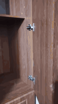 كناتير للبيع القطعه الوحده ب ٨٠ الف الميز ١١٠ عنون ناصريه مركز ***********
