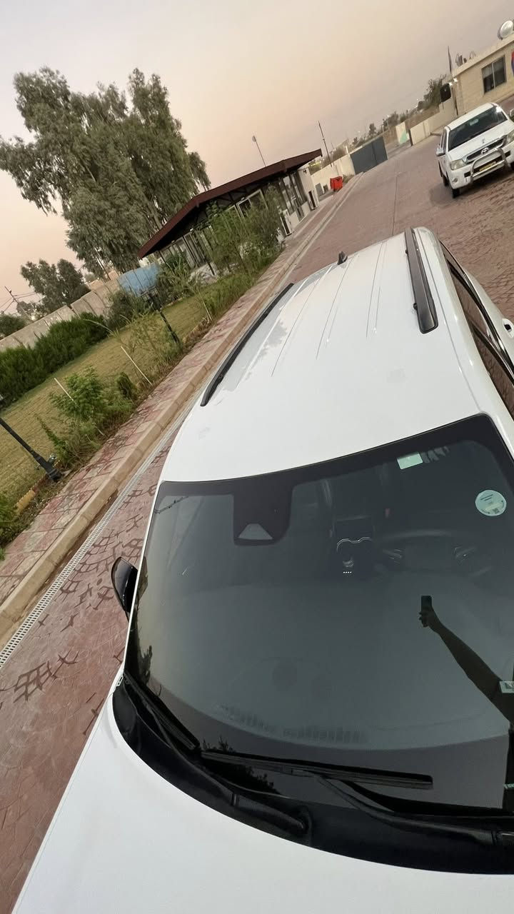 🔹 مواصفات السيارة:
نظام الدفع: 4×4 (دفع رباعي)

اللون: أبيض (Black Top)

رادار أمامي وخلفي

نظام الحفاظ على المسار (Lane Keep Assist)

كشنات (مقاعد) كنتارا وجلد

مقاعد تدفئة

تدفئة في المقود (ستيرن)

تدفئة للمرايات الجانبية

نقطة عمياء (Blind Spot Monitor)

🔹 حالة السيارة:

الضرر: خارجي فقط قطعة جاملغ 

بدون دواخل

وسائد هوائية (إيرباقات) سليمة

السيارة ماشية ٣٨ ميل
 رقم اربيل 
مكان السيارة موصل 
وبيها باج تضليل 

سعر مناسب

*********** للتواصل
