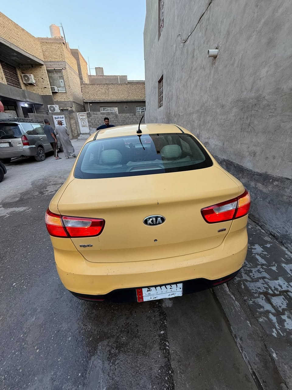 السلام عليكم  كيا ريو موديل 2015 صفرة سيارة نظيفة خير من الله للبيع سعرها 80 ورقة سنوية بااسمي تحويل ثاني يوم بيها مجال حك الجية ***********
