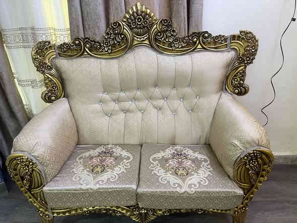 تخم عشر مقاعد ايراني ومعاسيه الطاولات نظافه 100% العنوان بغداد شارع فلسطين رقم الهاتف***********.           السعر 450
