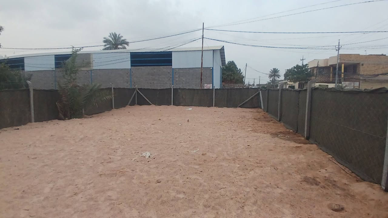 السلام عليكم عرصة للبيع مكان كوفة علوت الفحل على شارع العام مساحة العرصة ٢٠٠ متر رقم*********** صاحب القطعة اني مكلف بل نشر
