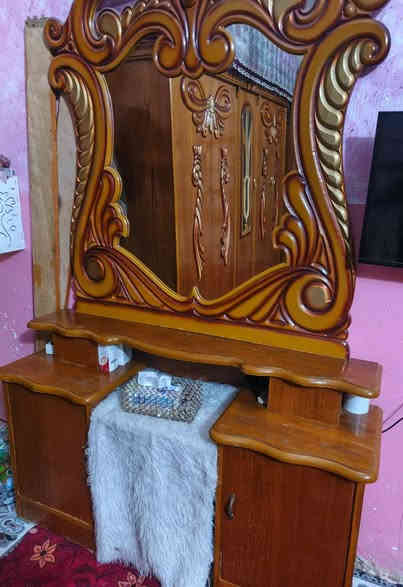 غرفة تزكام خشب ثقيل  نظيفة وبعدها جديدة ، سعرها 700  وبيها مجال
للاستفسار الاتصال ***********
