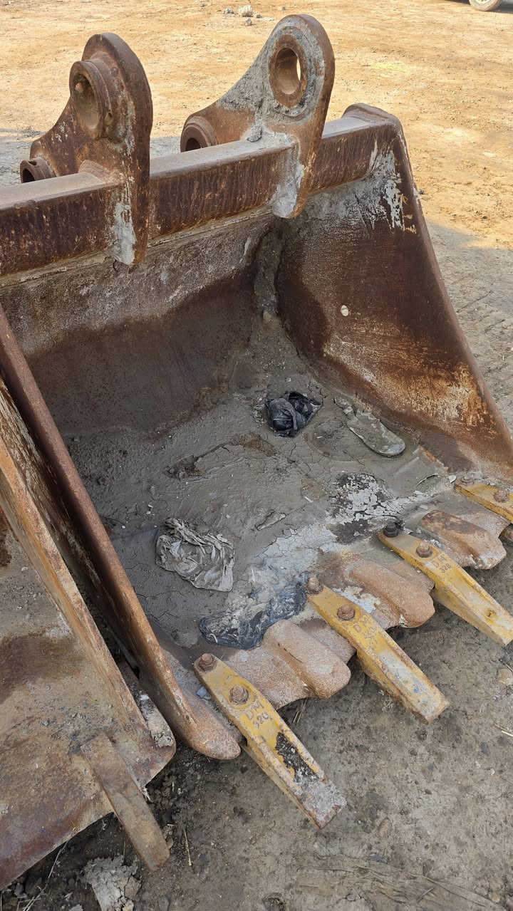 كيله للبيع ياباني مستخدم بم 90 عرض 125 مال هيتاشي العنوان واسط العزيزيه الشارع العام محلات بيت الزهلول الأدوات الاحتياطيه للحفارات الهيتاشي  ***********📞 واثق 
ملاحظة الكيله ترهم من حجم 220 الى 280 بدون فطر ولحيم
