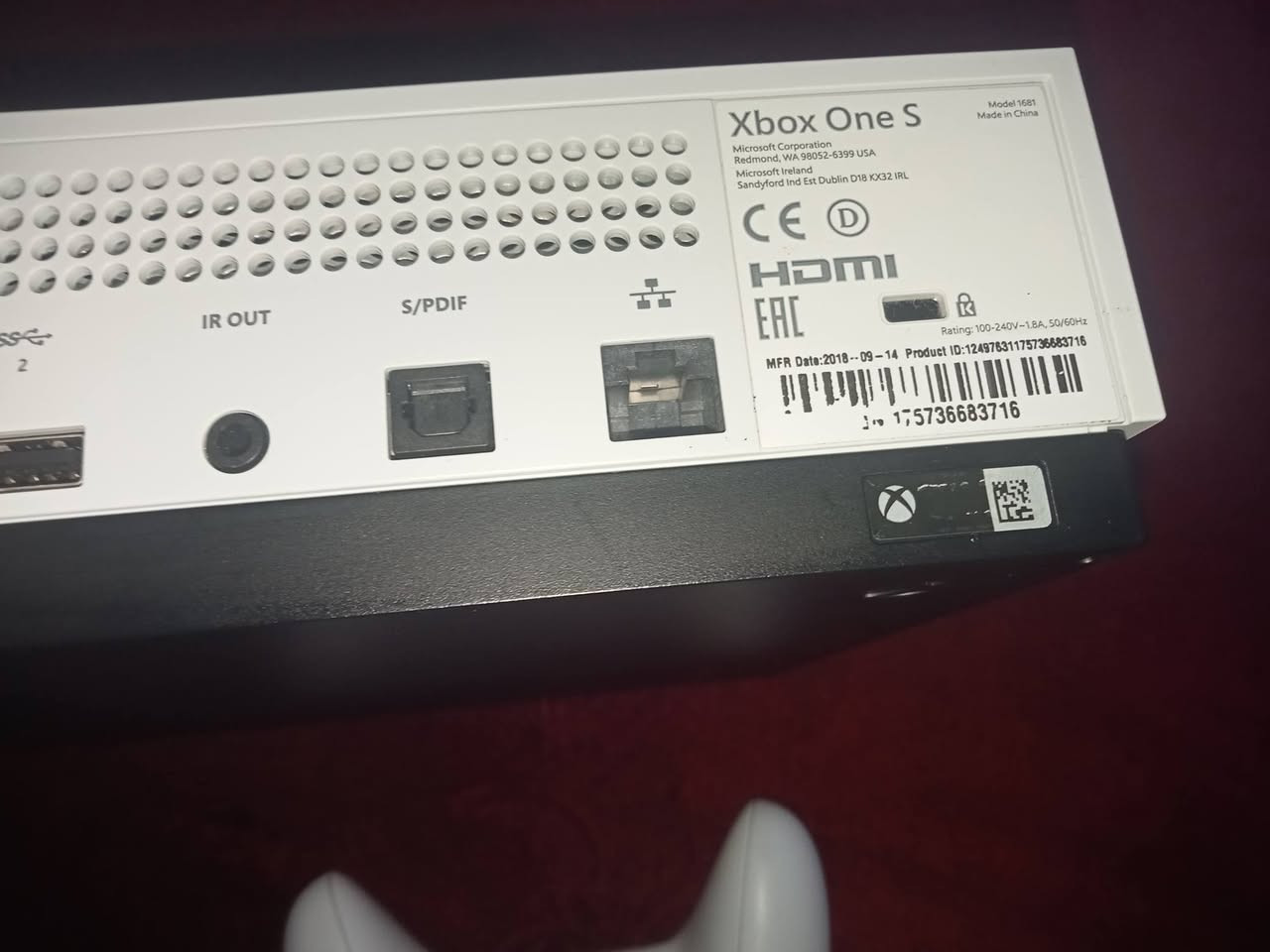 Xbox one s etat 10/10 llbi3 
1tb b manate original 1 
Prixx/ 33


**إذا كنت صاحب هذا الإعلان وتريد حذفه لأي سبب، رجاءا أرسل رسالة إلى الدعم الفني**