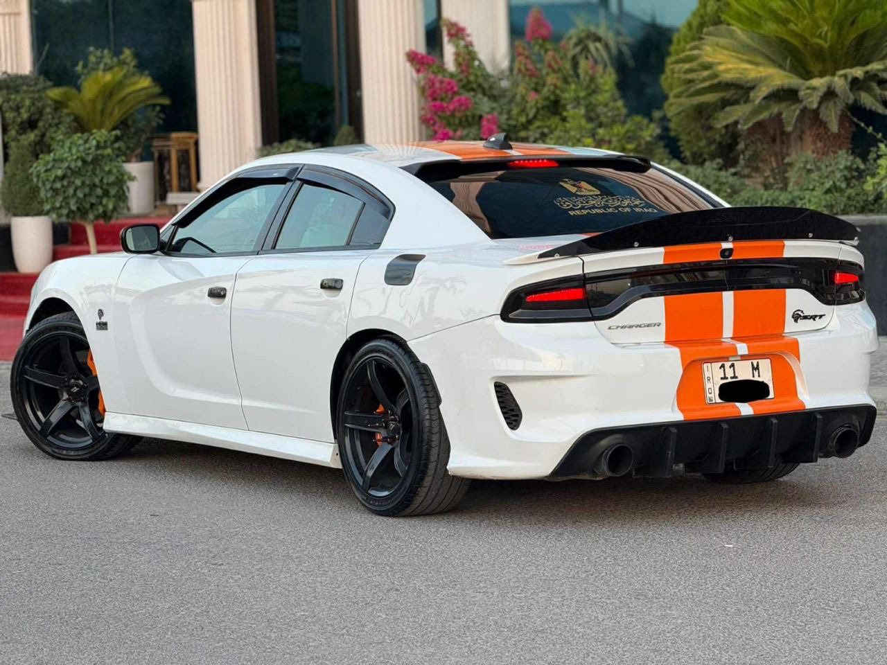 السلام عليكم للبيع أو مراوس
جارجر 2017 RT V8 5700 ✈️
ماشية 88 الف سيارة كلش نظيفة 
شاشة جبيرة كامرا حساس 
تبريد قطعتين تشغيل عن بعد 
كشنات كهرباء شفتات ستيرن 
ويل 20 خسفه مع تخم تاير جديد 
لايت متغير 
عليها كزوز طرب 🔈
مع دبات سود 
سيارة مبرمجه 
عليها كاج كان 
شوته SRT 
شفتات ستيرن
كفرات محرك SRT
باقي تفاصيل سيارة مبينه بالصور 
وجاااهزة م من كلشي 
وبدووووون ايرباك 
بجم كبس شركة 
بيها 3 قطع فقط 
سعر 184 $ بيها مجال قليل (***********)
مكان سيارة بغداد الحبيبية 📍رجاءً الذي يريد ان يشتري أو يراوس يتواصل سيارة بسمي
