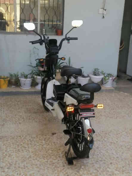 للبيع ماطور شحن 
خمسه باتري جدد 
بريكات جدد دبل اشاره،+لايت +هورن +بك لايت  دبلات شغال 
تايرات جدد وياله عدلات 
حجم 20 حجم الملف الف 1000
 اربعه نمره الماطور كمالياتو جدد 
السعر 350 وبي مجال متواجد عل فيس العنوان موصل حي الانتصار  
للستفسار ***********
