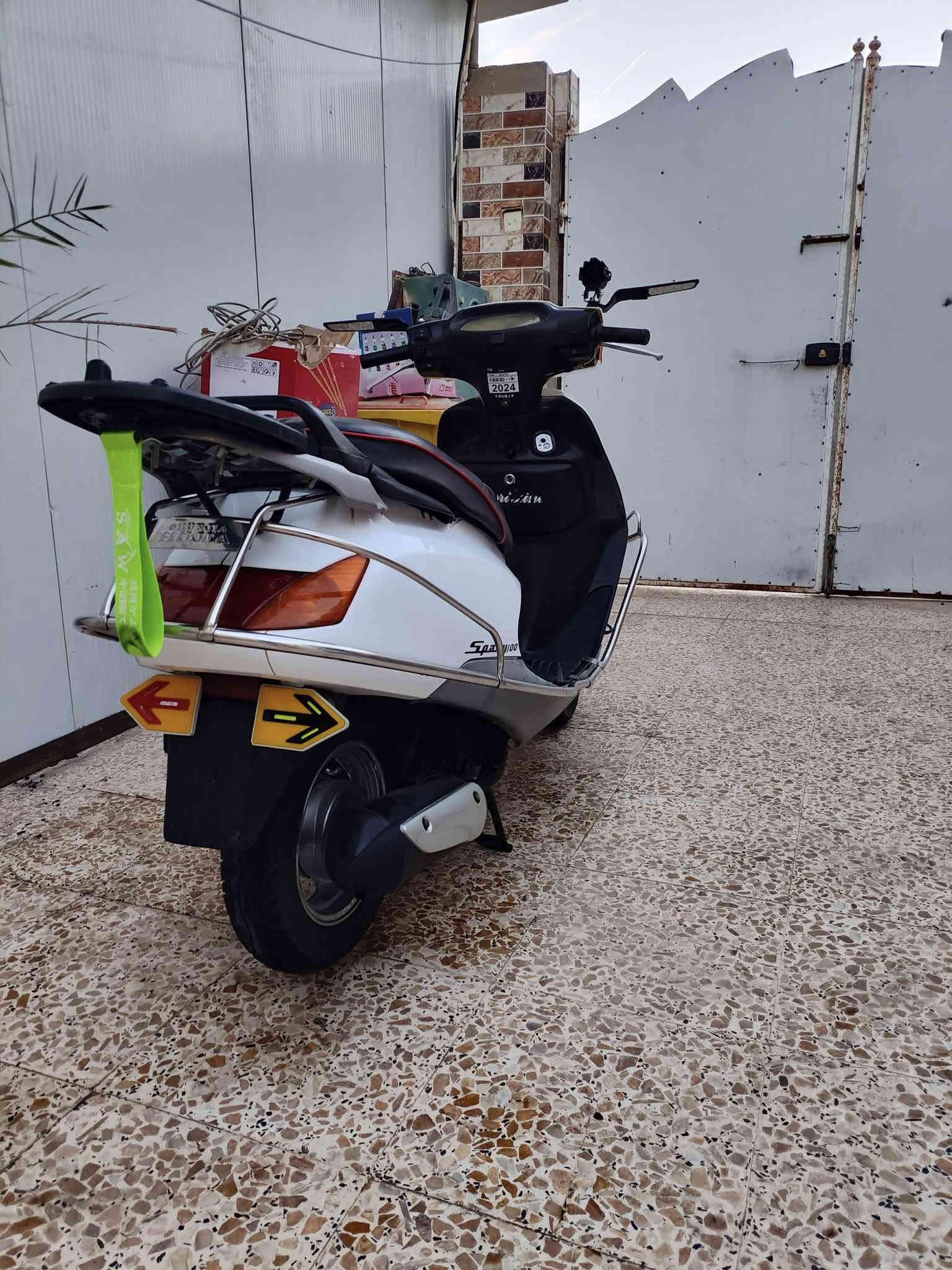 السلام عليكم دراجه سبيسي ماليزي مفتوحه مره وحده دراجه خير من الله دراجه نضيفه كلش ما ناقصها شي  سعر500وبيها مجال بسيط مكاني واسط قضاء الحي للتواصل خاص أو علا الرقم ***********
