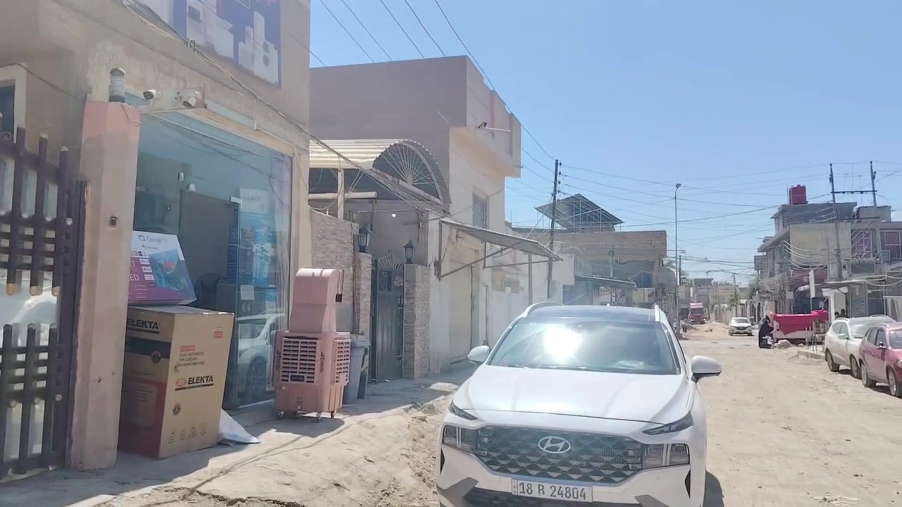 السلام عليكم دار للبيع المساحة ١٩٠ الواجه ٩ والنزال ٢٠  عالي جدا ثالث بيت شارع حي الإمام علي يحتوي على على 6غرف نوم مع محل عرض الشارع ١٢ للاستفسار ***********
