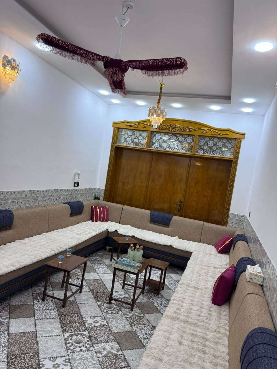 عقار للبيع مساحه 130متر في منطقة 10بناء جديد طابقين السعر 195مع المجال 
مراجعة مكتب أنوار المكرمة أو الاتصال على الرقم التالي ***********
@
