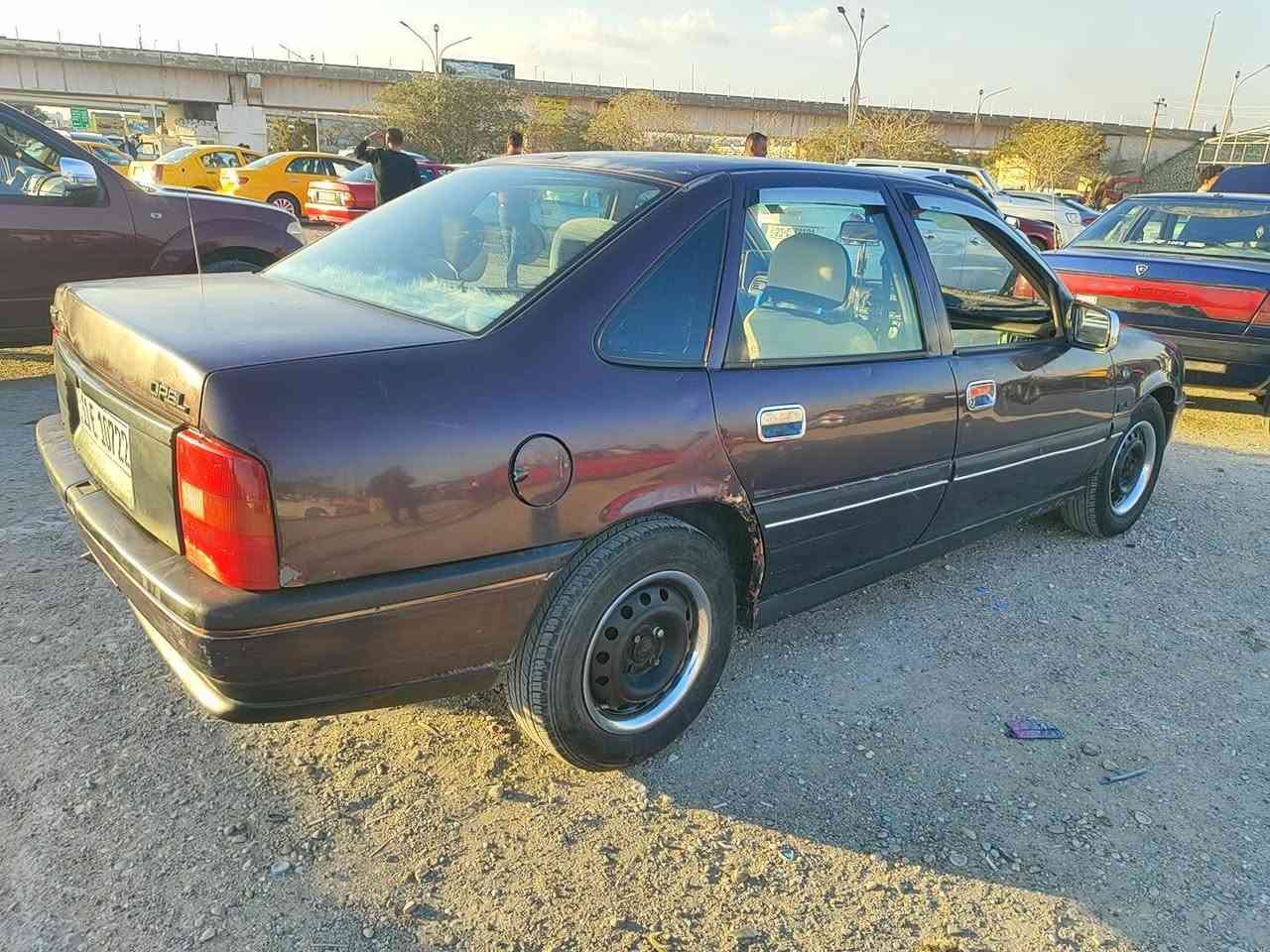 اوبل فكترا 1991 حجم 16 سيارة بلادية بدون ضربه بدون صبغ هلالات بعده شركه ما معمر  رقم بغداد سنوية ب اسمي ل2031  شرط تحويل وكالة محرك كير شرط ب كارتون راديتر بنكه سلف داينمو قوايش باتري فيت بم بلكات كله ب كارتون مسجل سماعات كله جديد شرط سيارة مال بيت وشايف الف خيرها الي يصير من قسمته سعرها 36 بي مجال بسيط حق جية مكاني كركوك 
*********** كركوك, العراق
