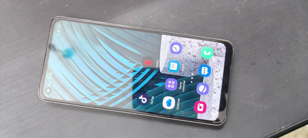 كالكسي A21S
ذاكرة 64 
فقط مستبدل جامة شاشة كلو شرط 
السعر 65 
جانب إلايمن


**إذا كنت صاحب هذا الإعلان وتريد حذفه لأي سبب، رجاءا أرسل رسالة إلى الدعم الفني**