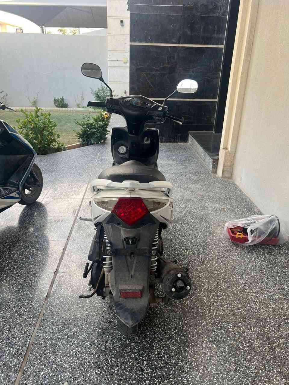 السلام عليكم اخوان  ماطور سايم نحله محرك 150cc الماطور جديد بمعنه الكلمه موديل 23 مسجل رقم وسنويه الماطور كهربايات كلهه شغاله سعر  مليون 900وبي مجال  
رقم  ***********
الموقع الخمسه كيلو5
