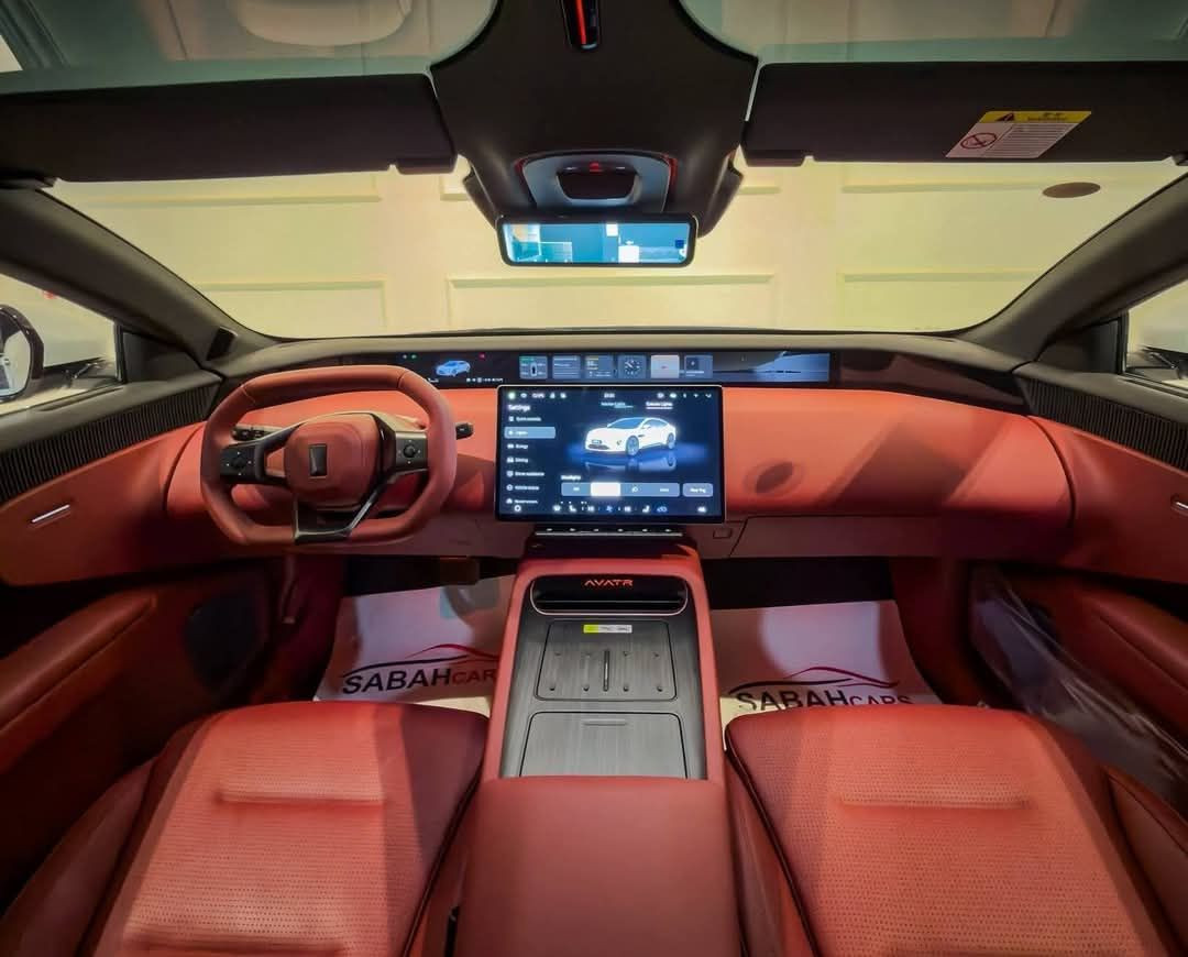 أفاتر 12 ألترا إكستند رينج موديل 2025 بلكن هايبرد
AVATR 12 Ultra Extend Range – 2025
0KM
• نوع النظام: هايبرد قابل للشحن (Plug-in Hybrid)
• المحرك: 1.5 لتر تيربو
• سعة البطارية: 39.5 كيلوواط/ساعة
• القوة الإجمالية: 314 حصان

💎 ســعــر ✅ ::  الــرد تلقائي 📮

• عزم الدوران: 367 نيوتن.متر
• عدد الأسطوانات: 4 أسطوانات
• السرعة القصوى: 190 كم/س
• التسارع 0 – 100 كم/س: —
• استهلاك الوقود: 2.75 لتر / 100 كم
• سعة خزان الوقود: 45 لتر
• مقاس الإطارات: 265/40 R21
• ناقل الحركة: E-CVT
• الأبعاد (ارتفاع × عرض × طول): 1450 × 1999 × 5020 مم
• نوع الهيكل: سيدان
• عدد المقاعد: 5 مقاعد
• مقاس الجنوط: 21 إنش

رقم صاحب سيارة : ***********
