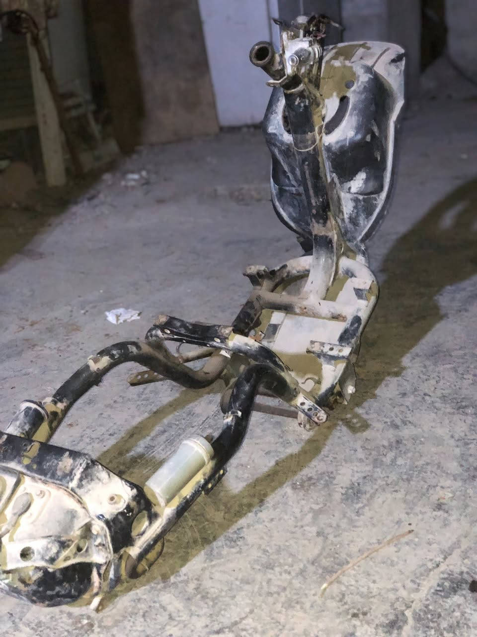 سلام عليكم
للبيع طابوكه بيهة بستم وزنجيل 
وشاصي فارغ مو ويا الغراض
عندي تانكي
ستان صفح 
لغد 
رباط
مكاني بغداد الدوره***********
