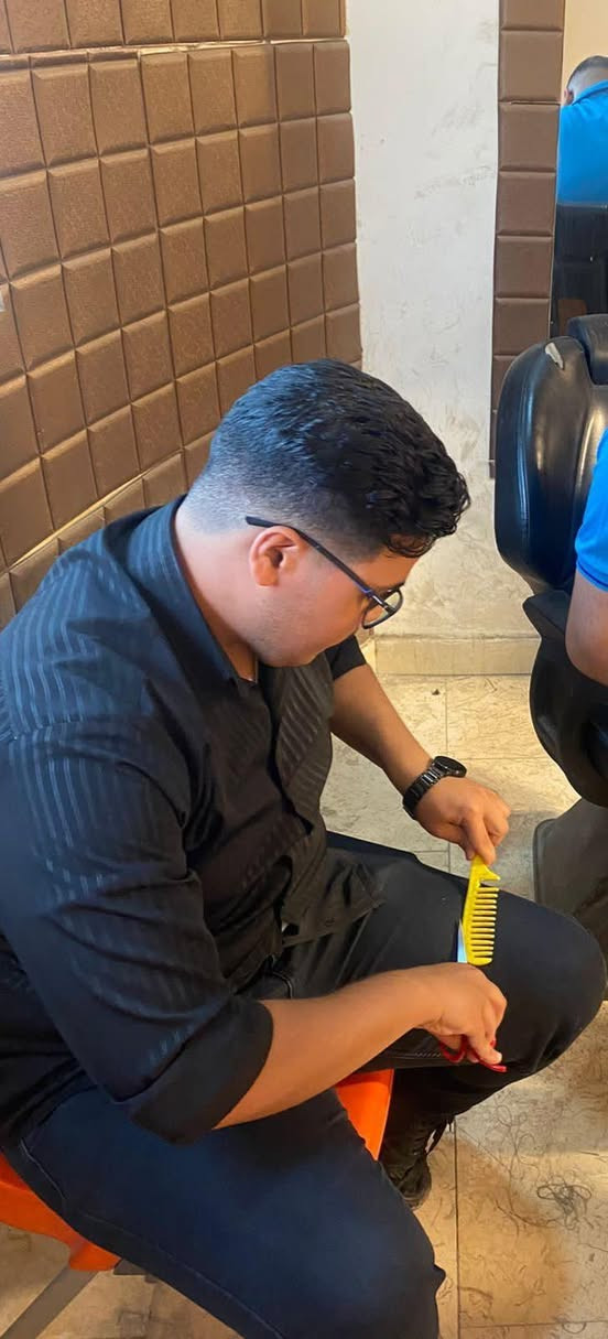 مركز آزار لدورات تعليم فن الحلاقة❤️❤️
 يعلن عن فتح دورات للحلاقة الرجالية وتشمل
..........................
١/مقص✂️
٢/شفرة📏
٣/خيط🧶
٤/مكينه🎚
٥/صبغ الشعر (كيفية دمج الالوان)🎨
٦/ معالجات الشعر بكل انواعه🦱🦰
٧/ معالجات البشرة 💆‍♂️💆‍♀️
٨/ مع هدية صادرة من المركز اثناء التخرج👍🎫🎟
#ملاحظة.... عند انتهاء الدورة وتكون عندك نقص معلومات تعاد لك الدورة مجاني 
للاستفسار الاتصال على الرقم التالي 
البصرة الجمهورية تقاطع معهد النفط قرب الريان سنتر للألعاب 
للاستفسار الاتصال 📞على ارقام المركز....
☎️***********
☎️*********** البصرة, العراق
