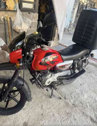 بوكسر جبلي موديل 23 ماشيه 40 الف نضيفه مامفتوحه  مستعجل على بيعته شراي...