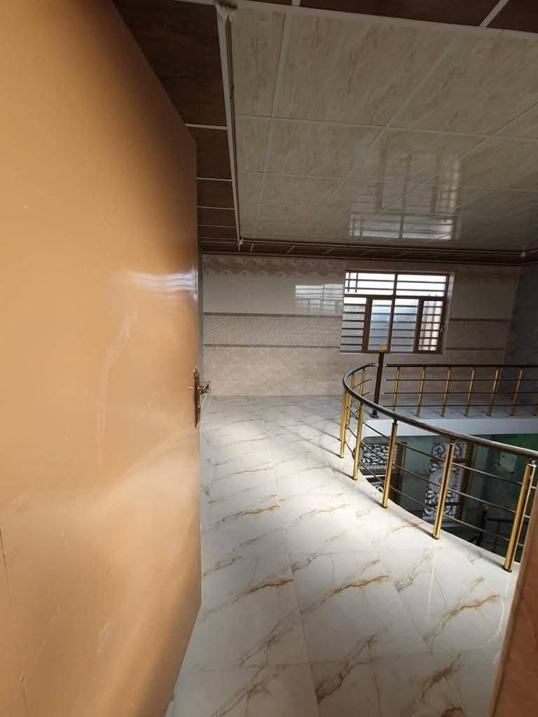 بيت للبيع ركن مساحه ٢٠٠متر بناء طابوق طابق ونص عنوان كربلاء مجمع سيد اسماعيل (القاطع الاول)يبعد عن الامام الحسين 5كم يتكون البيت من ٣غرف نوم استقبال صاله مجموعه صحيات كراج سياره حديقه+شلال داخل الطارمه للاستفسار تصال ع رقم ***********
