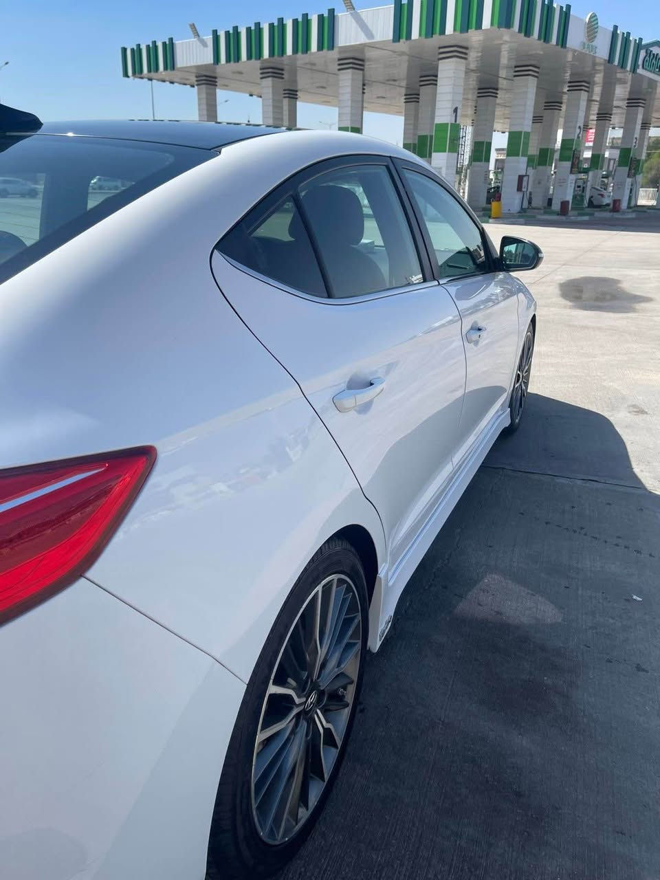 السلام عليكم اخوان النترا 2018 تيربو سبورت اعلى فئه بيهن وارد امريكي كفاله لا غرق لا دحجه لا زلوغ لا صبغ لا بارد كفاله حتى الدعاميات السياره فول مواصفات قماره سوده اصل فتحه مرايات سود ودفيوزر ودوس وجنح رياضي بلاد فجوج برمبو حمر حساسات اماميه خلفيه وجانبيه وبيها ذكاء قياده تمشي بحدها كشنات جلد مطرز باحمر بلادي السياره هواي بعد بيها مواصفات رقم بصره  نكليزي تحويل ثاني يوم ماشية 80 الف رايدها ب 155 وبيها مجال بسيط عنواني البصرة رقم هاتف *********** البصرة, العراق
